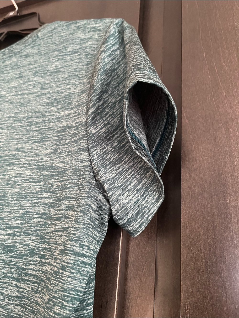 Under Armour Women's Green Heather V-Neck Performance Heat Gear Tee Medium - Picture 9 of 10
